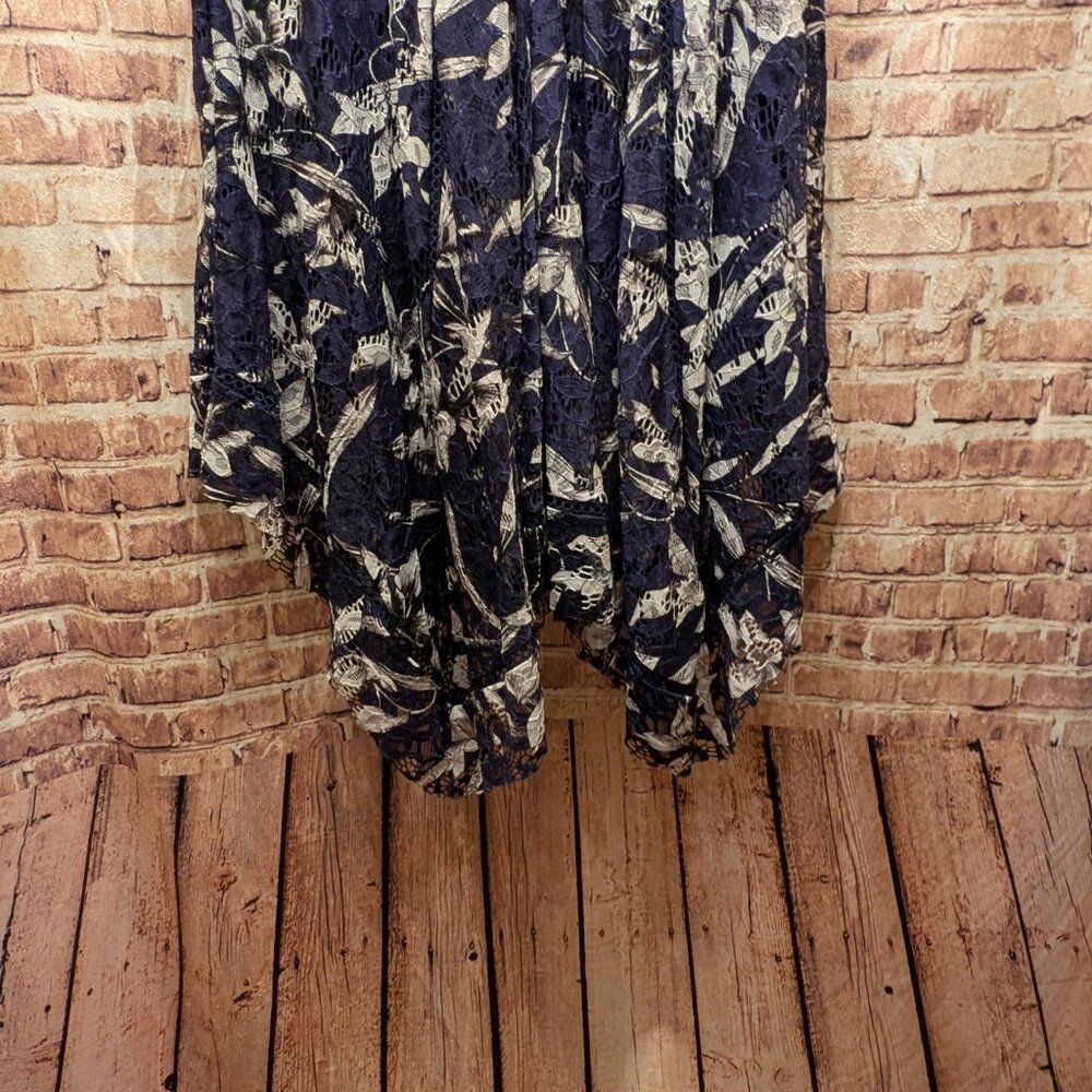Taylor Dress Navy and White Floral Sleeveless Size 14 - Picture 11 of 16